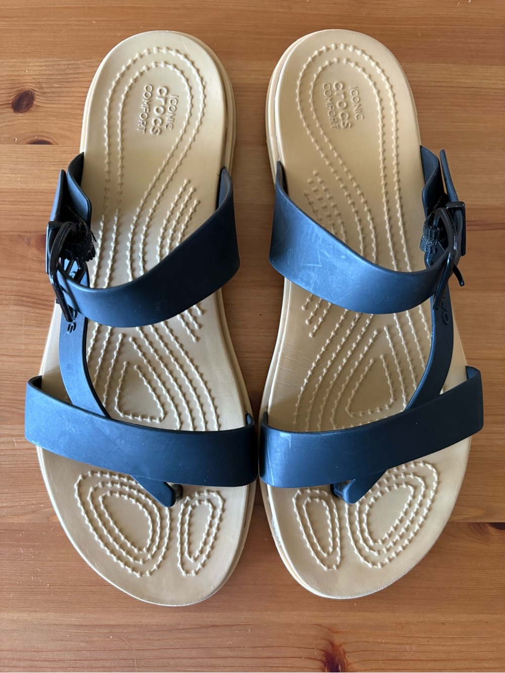 Crocs Tulum Toe Post Toe Sandals Black Tan Strappy Slip On Flip Flop Size 8 - Picture 2 of 13